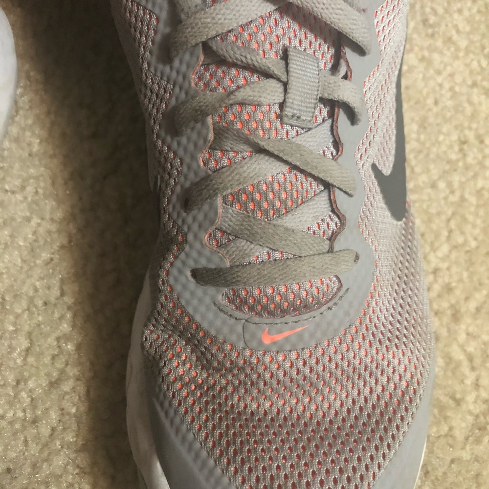 Nike - Picture 3 of 5